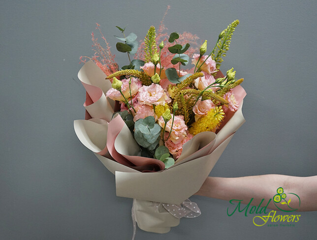 Powder-colored eustoma and eremurus bouquet photo